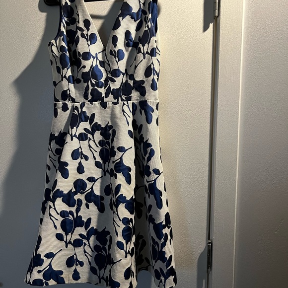 Betsey Johnson Fit & Flare Blue White V Neck Floral Mini Dress With Pockets - Picture 4 of 5